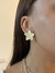 Brinco flor listrada banhado a ouro18k na internet