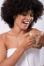 Colar com pingente gota trabalhada na lateral banhado a ouro 18k - loja online