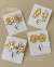 Brinco duas flores banhado a ouro18k na internet
