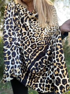 Imagen de PAS2 Pashmina animal print en beiges con negro