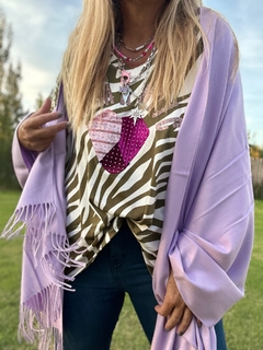 C016 Collar cuádruple en violetas y lila con metal plateado nickel