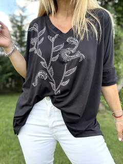 MGA02 Remeron de modal gamuzado negro con ramas y flores en mini strasses - comprar online