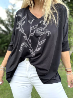 MGA02 Remeron de modal gamuzado negro con ramas y flores en mini strasses - Tu Guiseppa