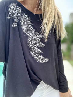 MLA3 Remeron de modal negro con maxi hojas en mini strasses en internet