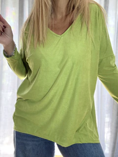 GAM02 Remeron gamuzado escote en v verde lima