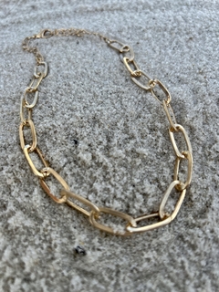 C033 Collar cuadruple en violeta , lila y metal dorado - comprar online