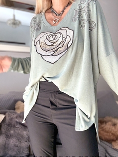 SWA48 Maxi sweaters de lanilla verde menta con corazón de lentejuelas en forma de flor - comprar online