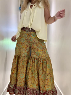 Imagen de Pollera pantalón de seda de india golf en tonos maíz con obispos