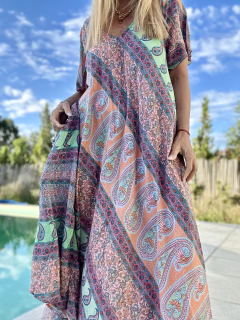 V2753 vestido de seda de india estampado en salmón, verdes y celestes