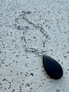 C081 Collar piedra natural gota negra con cadena en metal plateado nickel en internet