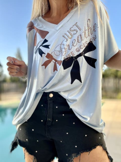 MCA99 Remeron de modal celeste con apliques de moños