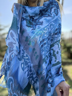 PAS88 Pashmina de poliester en batik y estampa en azules y celestes - comprar online