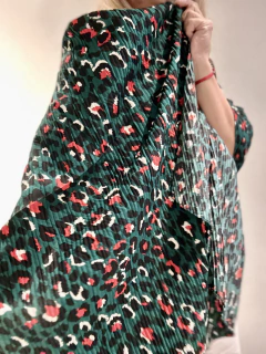 PAS9 Pashmina plisada anima print base verde - comprar online