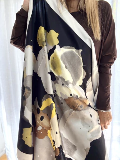 MPS31 Maxi pañuelo de seda estampado en grises amarillos y negros - comprar online