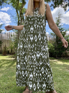 V05 Vestido de lino elastizado estampado en verde musgo y crema