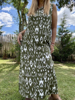 V05 Vestido de lino elastizado estampado en verde musgo y crema