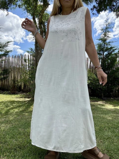 Imagen de V07 Vestido de lino elastizado crudo con rosetones en mini strasses