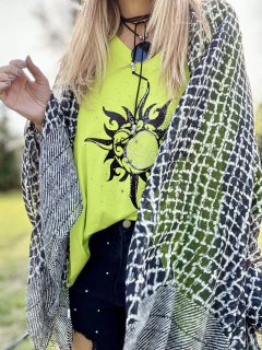 PAS54 Pashmina de poliester estampada cuadraditos en negro y manteca - tienda online
