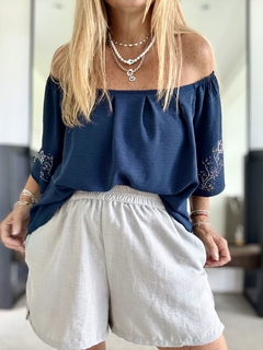RP14 Remera de cey corte tipo paisana azul noche con mini strasses en internet