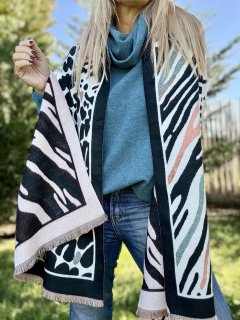 MBL32 Maxi bufandon de lana tramada reversible en print negros verdes y salmón - comprar online