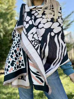 MBL32 Maxi bufandon de lana tramada reversible en print negros verdes y salmón