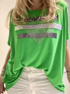 MCA73 Remeron de modal verde con maxi corazón de tachas - tienda online