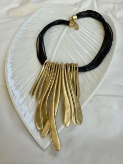 CI05A Collar corto multi cordones negro con maxi dije central - comprar online
