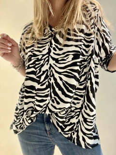 GLC2 Remeron de modal gamuzado estampado print en manteca y negro - comprar online