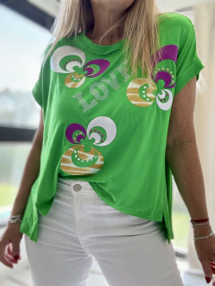 MCA108 Remeron de modal verde con aplique de telas circulares y mini strasses - comprar online