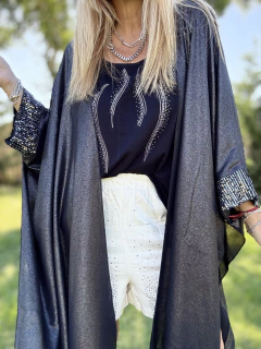 K05 Kimono de gasa foil negro con puños de lentejuelas negras y plata