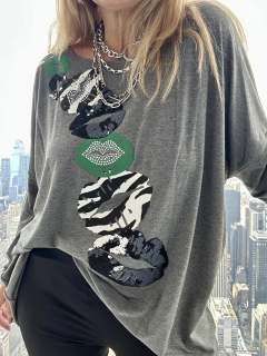 MLA13 Remeron de modal gris topo mangas largas con besos de colores en internet