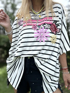 MCA147 Maxi remeron de morley rayado blanco con negro con apliques de margaritas