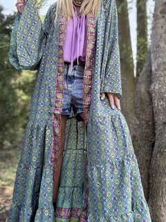 K555 Kimono de seda de india gold estampado con faldón