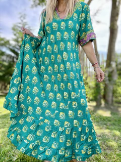 V6318 Vestido de seda de india gold estampado en verdes con lila - tienda online