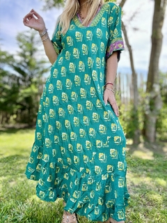 V6318 Vestido de seda de india gold estampado en verdes con lila en internet