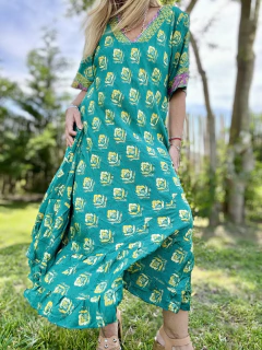 V6318 Vestido de seda de india gold estampado en verdes con lila