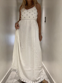 V36 Vestido blanco de algodón de india con bordados en plateado - comprar online