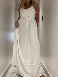 V36 Vestido blanco de algodón de india con bordados en plateado en internet