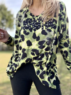 Imagen de GA20 Remeron de modal gamuzado animal print brutal