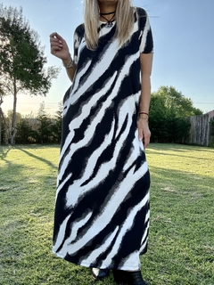 VGS6 Vestido de modal gamuzado estampado en marmolado manteca y negro - comprar online
