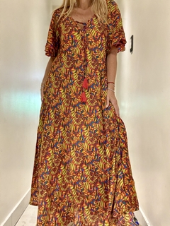 Imagen de V105 Vestido de seda de india gold estampado con tiras en el escote en v