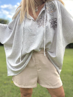 B10 Short de lino arrugado beige