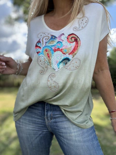Imagen de MCA131 Remeron batik en degrade de verdes con aplique de maxi corazón