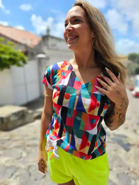 T-Shirt Abstrato Feminina #1077