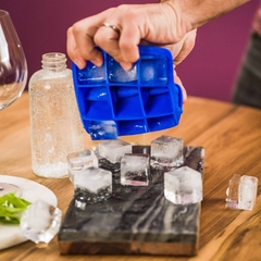 Cubetera de silicona para 15 cubos de hielo de 3.5cm en internet