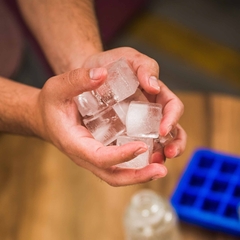 Cubetera de silicona para 15 cubos de hielo de 3.5cm - tienda online