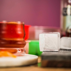 Cubetera de silicona para 6 cubos de hielo de 5cm - comprar online
