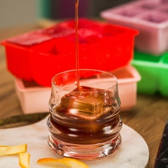 Cubetera de silicona para 6 cubos de hielo de 5cm - Ionify | Tienda oficial