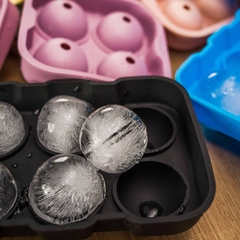 Imagen de Cubetera de silicona con tapa para formar 4 esferas de 4,5cm