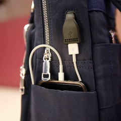 Mochila Ionify Urbana Air Azul Puerto Usb Impermeable - tienda online